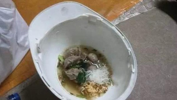 Kocak! 10 Peralatan Makan Ini Terinspirasi dari Alat Bangunan