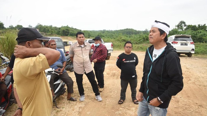 Anggota DPR RI Dedi Mulyadi melakukan sidak ke pertambangan ilegal di Kecamatan Pangkalan, Karawang
