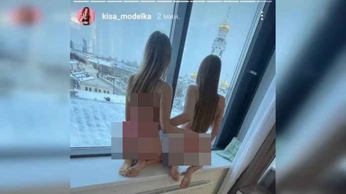Bintang porno Rusia foto seksi mengahadap gereja