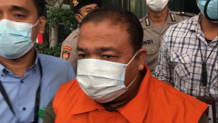Bupati Langkat kembali disorot pasca terkena OTT KPK. Kali ini, di belakang rumahnya ditemukan kerangkeng manusia yang disebut untuk rehabilitas narkoba.