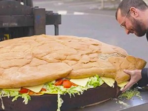 Wow! Ini Burger Vegan Terbesar di Dunia, Beratnya 162 Kg