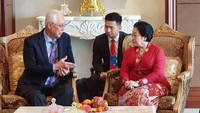 Dahulu pada 16 Desember 2002, bertempat di Istana Bogor, Presiden Republik Indonesia Megawati Soekarnoputri dan Perdana Menteri Singapura Goh Chok Thong melakukan pertemuan bilateral guna membahas hal terkait pengembangan kerja sama kedua negara di segala bidang. Salah satu hasil pertemuan tersebut adalah tercapainya kesepakatan bahwa Indonesia dan Singapura akan menyusun action plan/rencana aksi pembentukan Perjanjian Ekstradisi Indonesia-Singapura. Dok. DPP PDI Perjuangan
