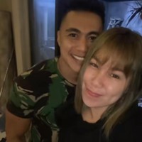 Warganet ada yang mengucapkan Claudya akan menjadi calon ibu persit dan ada juga yang merasa patah hati karena Aprilio sudah mempunyai tunangan. Otw jadi ibu persit nih kakak, ucap akun @seseorang. Patah hati terbesar ini namanya, ujar akun @cckiteng. Patah hati adek bang, timpal akun @ersaeb. Foto: Dok. TikTok @c.cvanrhyn.