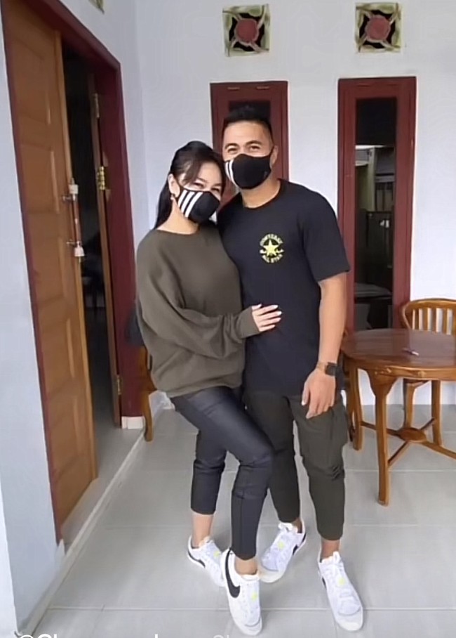 Claudya terlihat mencintai Aprilio Manganang dengan tulus. Dalam unggahannya di Instagram, Claudya mengaku menerima Aprilio dalam kondisi apapun. Foto: Dok. TikTok @c.cvanrhyn.