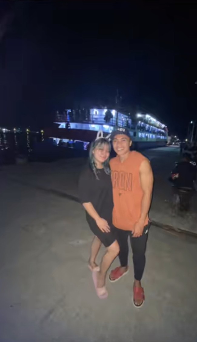 Claudya mengungkapkan jika sehari-hari ia bekerja di Bandara Samratulangi, Sulawesi Utara. Wanita yang akrab disapa Clau atau Awu ini kerap mengunggah momen selfie di akun Instagramnya @c.cvanrhyn. Foto: Dok. TikTok @c.cvanrhyn.