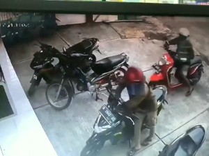 Maling di Pasuruan Ini Hanya Butuh 40 Detik Bawa Kabur Motor