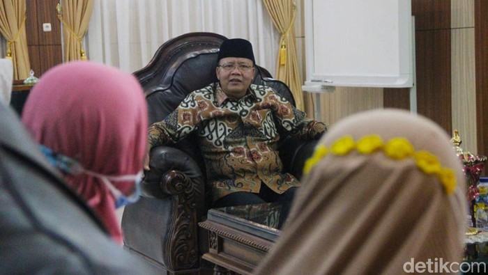 Emak-emak curhat ke Gubernur Bengkulu gegara suaminya ditahan polisi