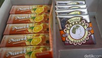 Beragam jajanan dapat dijumpai di tempat ini.