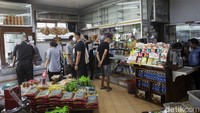 Selain itu, ada toko serbaada, yaitu Toko Kawi yang telah buka sejak 1999.