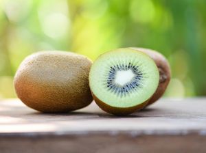 10 Buah Tinggi Kalsium yang Baik untuk Kesehatan Tulang dan Gigi