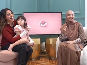 Zaskia Sungkar Tunjukkan Poster Heart, Reaksi Irwansyah dan Acha Disorot