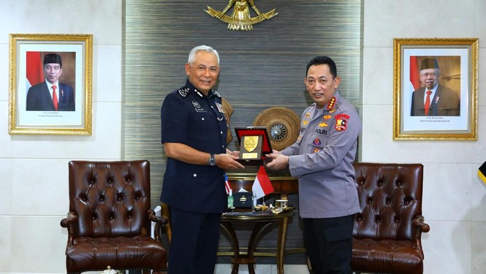 Kapolri Jenderal Listyo Sigit bertemu Kepala Kepolisian Malaysia Inspector General of Police Tan Sri Acryl Sani bin Abdullah Sani