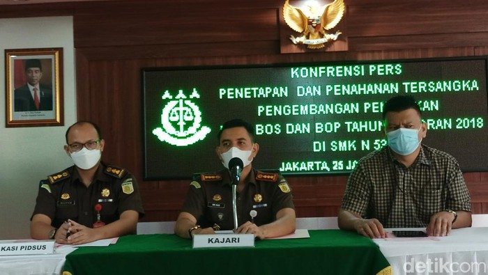 Kepala Kejari Jakarta Barat, Dwi Agus Arfianto saat jumpa pers di Kantor Kejaksaan Negeri Jakarta