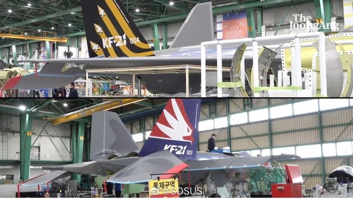 Korea Selatan-Indonesia Kolaborasi Bikin Jet Tempur Proyek pesawat tempur kolaborasi Korea Selatan dan Indonesia terus digarap supaya bisa melakukan uji terbang pertamanya di tahun ini. Kabar terbaru dari Korea Selatan menyebutkan bahwa pesawat prototipe bernama KF-21 Boramae itu sedang dirakit dan tampak sudah diwarnai bagian siripnya.