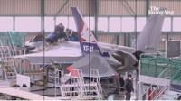 Sekadar informasi, KF-21 dibuat di fasilitas produksi Korea Aerospace Industries (KAI) di Kota Sacheon. Proyek ini dimulai sejak 2015 dan butuh investasi 8,8 triliun KRW atau setara Rp 105,4 triliun. Indonesia sendiri bakal menanggung 20% dari total biaya proyek tersebut. Dok. Twitter/RupprechtDeino/Sosus