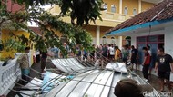 Disapu Angin Kencang, Puluhan Lokasi di Tasikmalaya Porak-poranda