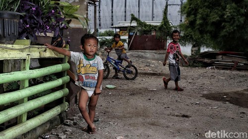 Proyek kebanggaan Anies bernama Jakarta International Stadium (JIS) berdiri megah di utara Jakarta. Namun, dibalik kemegahannya masih terdapat ketimpangan disekitarnya.