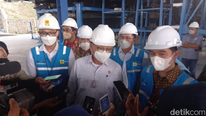Menteri ESDM Arifin Tasrif meninjau PLTSa Putri Cempo, Mojosongo, Solo, Selasa (25/1/2022).