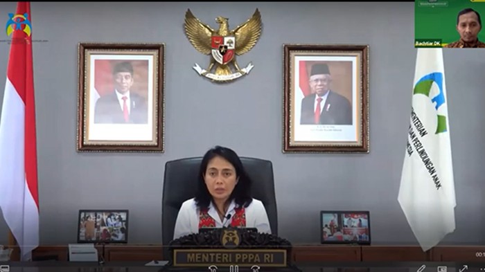 Menteri PPPA I Gusti Ayu Bintang Darmawati saat menjadi pembicara di webinar Pusat Studi Muhammadiyah (PSM) UMY.
