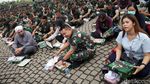 Momen Jenderal Dudung Diarak dan Makan Bareng Prajurit TNI AD