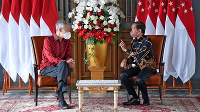 Keren! Pertemuan Jokowi-PM Singapura Kompak Pakai Batik