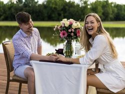 Sosok YouTuber Terkaya Sejagat dan Pacar Cantiknya