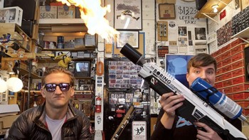 Bersama YouTuber kenamaan, Casey Neistat. Foto: Instagram