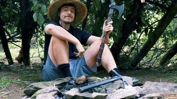 Saluran Youtube Mr Beast sebagian besar dijalankannya bersama tiga sahabat, yakni Chris Tyson, Karl Jacobs dan Chandler Hallow. Mereka sering menampilkan beragam konten mulai dari eksperimen, tantangan maupun donasi. Foto: Instagram