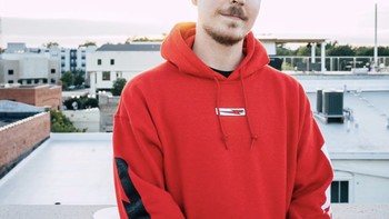 Forbes baru saja merilis daftar 10 YouTuber dengan penghasilan tertinggi sepanjang tahun 2021. Di peringkat pertama ada Mr. Beast yang meraup USD 54 juta atau sekitar Rp 773 miliar. Foto: Instagram