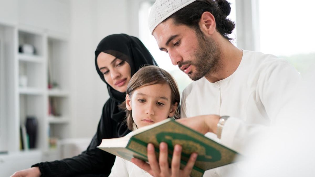 8 Amalan Sunnah di Hari Jumat: Perbanyak Sholawat-Membaca Surah Al Kahfi