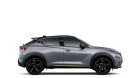 Dinamakan Kiiro, Nissan Juke varian terbatas ini merupakan hasil kerja sama dengan film The Batman yang akan tayang perdana di London pada 4 Maret 2022. Foto: Carscoops