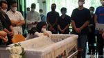 Putrinya Meninggal Dunia, Begini Suasana Duka di Rumah Nurul Arifin