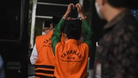 Mengutip Britannica, dalam hukum internasional, ekstradisi merupakan sebuah proses di mana satu negara dapat meminta orang yang menurut hukumnya dinilai melakukan kejahatan meskipun yang bersangkutan berada di luar negeri. Dalam kasus Indonesia, Singapura kerap menjadi surga bagi buronan RI terutama koruptor untuk lari dari jeratan hukum. ANTARA FOTO/Indrianto Eko Suwarso
