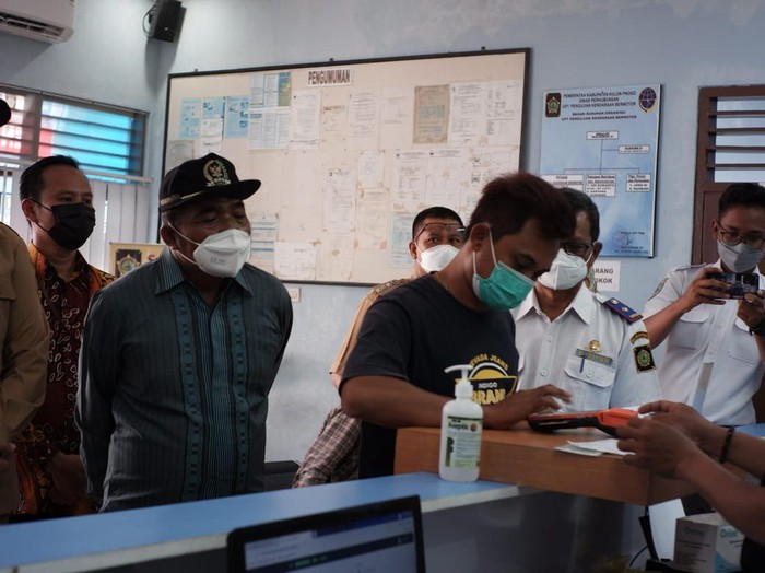 Pemohon uji kir dengan sistem non tunai di Dishub