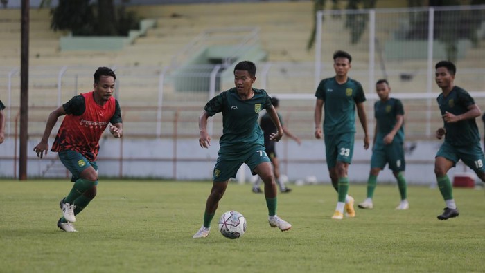 Persebaya Surabaya akan menghadapi PSS Sleman dalam laga lanjutan Liga 1 2021 pekan ke-21, Sabtu (29/1). Laga akan digelar di Bali.