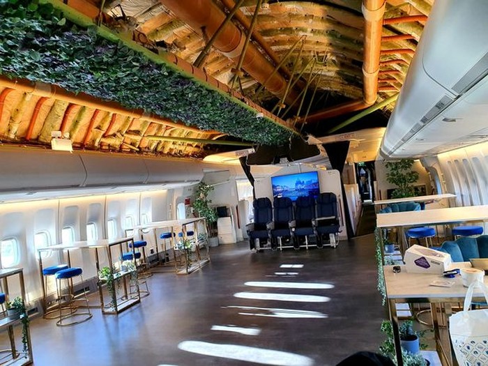 Pesawat Boeing 747 diubah menjadi bar
