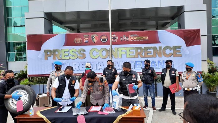 Polisi tangkap sopir dan kernet angkot yang merampok dan perkosa penumpang di Tangerang