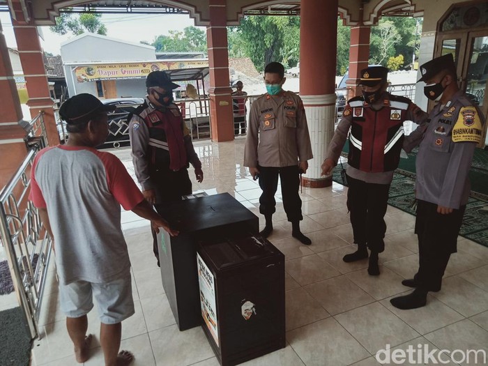 Polsek Jatinom mendatangi TKP pencurian kotak amal masjid Al Furqon