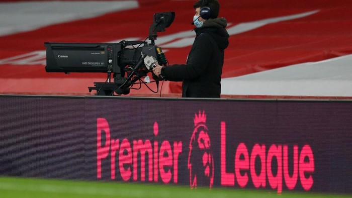 LONDON, ENGLAND - NOVEMBER 29: A television camera behind the Premier League logo during the Premier League match between Arsenal and Wolverhampton Wanderers at Emirates Stadium on November 29, 2020 in London, England. Sporting stadiums around the UK remain under strict restrictions due to the Coronavirus Pandemic as Government social distancing laws prohibit fans inside venues resulting in games being played behind closed doors. (Photo by Catherine Ivill/Getty Images)