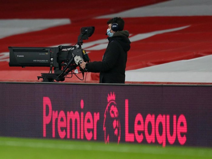 LONDON, ENGLAND - NOVEMBER 29: A television camera behind the Premier League logo during the Premier League match between Arsenal and Wolverhampton Wanderers at Emirates Stadium on November 29, 2020 in London, England. Sporting stadiums around the UK remain under strict restrictions due to the Coronavirus Pandemic as Government social distancing laws prohibit fans inside venues resulting in games being played behind closed doors. (Photo by Catherine Ivill/Getty Images)