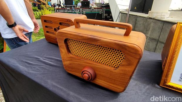 Radio vintage karya anak muda Cianjur jadi merchandise Moto GP Mandalika dan G20.