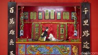 Potehi berasal dari kata poo yang berarti kain, tay berarti kantung, dan hie berarti wayang. Sang dalang akan memasukkan tangan mereka ke dalam kain tersebut dan memainkannya layaknya wayang jenis lain.