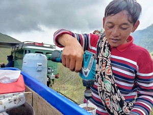 Sensasi Kopi Bor dengan Panorama Indah Padang Savana Bromo