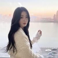 Selain Song Jia, ada Shin Ji Yeon yang mencuri perhatian di acara perjodohan Netflix ‘Single’s Inferno’. Baru-baru ini, dia memberikan klarifikasi terkait dugaan memakai hip pads untuk membuat garis pinggulnya terlihat jelas selama acara. Foto: dok. Instagram @jiiiyeonie__