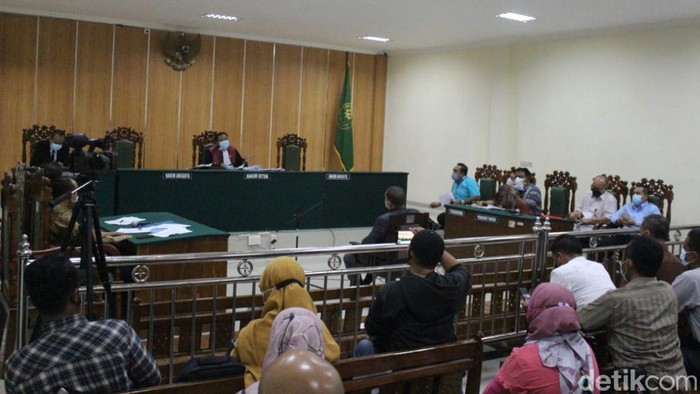 Sidang praperadilan soal status tersangka MSAT, anak kiai di Jombang, masih tahap pembuktian. Pada hari ini, pemohon menghadirkan dua saksi ahli.