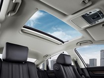 Lagi! Bocah Nongol di Sunroof Pajero Sport Berujung Teguran Polisi