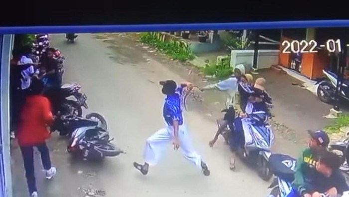 Tangkapan layar viral, aksi koboi remaja di Cirebon