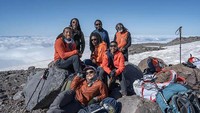 Ini Tim Berkulit Hitam Pertama yang akan Mendaki Gunung Everest