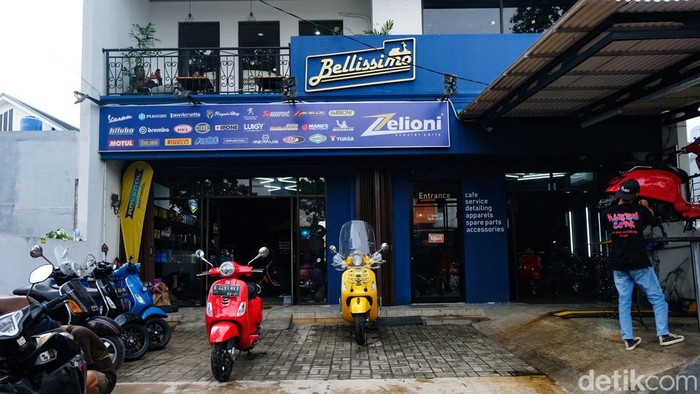 Tren Vespa yang Tak Lekang oleh Waktu Vespa selalu memiliki tempat tersendiri di masyarakat Indonesia. Seolah tak lekang oleh zaman, eksistensi Vespa masih bertahan hingga saat ini.