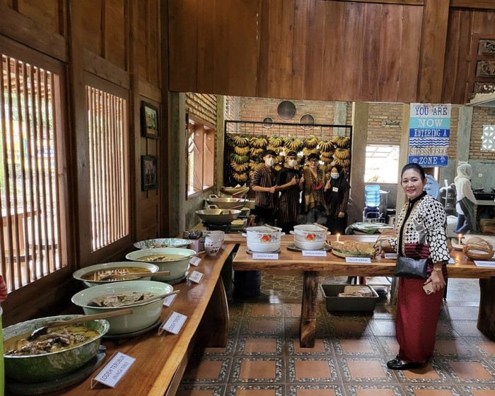 Warung Kopi Klotok Cisarua